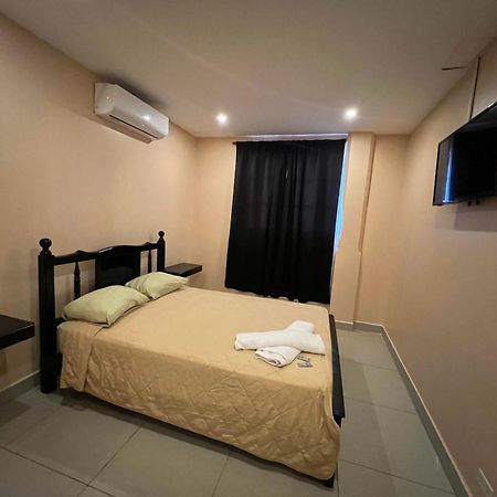La Cubana Hotel & Suites Colon Exterior photo