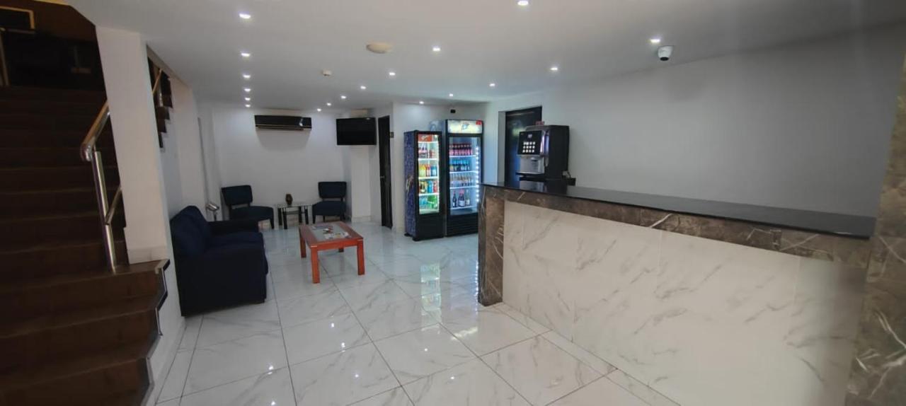 La Cubana Hotel & Suites Colon Exterior photo